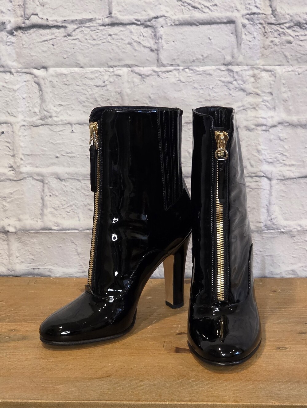 Valentino Garavani Rebelle Black Patent Leather Front Zip Heeled Boots - 9